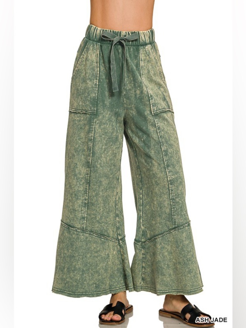 NWT Zenana Ash Jade Green
French Terry Exposed-seam
Flare Hem Pants w/ pockets